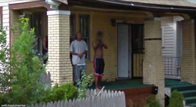 Mingi tüüp sihib pumpüssiga google autot