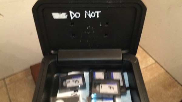 Nüüd läheb natuke veidraks, šeifi sees olid mõned vanad videomaki lindid