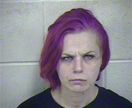 Ema nimi oli Brittany Mugrauer. Ülekuulamisel ütles ema, et ta jättis oma lapsed sinna mitu päeva tagasi. 