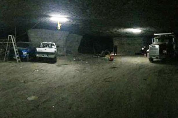 Koopasse sisenedes said uurijad kohutava vaatepildi osaliseks - mõningate autoosade kõrval olid kaks last. Üks oli 4-aastane ja teine oli 6-aastane. Lapsed olid koopas elanud juba mitmeid päevi. 4-aastane poiss sõi mingist vanast karbist kuivanud kiirnuudleid ilma veeta.