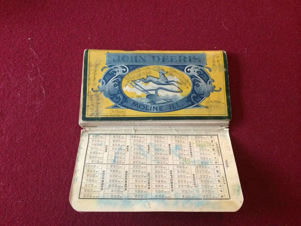 Vihik, kuhu vanavanavanaisa oli kirjutanud põhiliselt farmiga seotud arvestusi