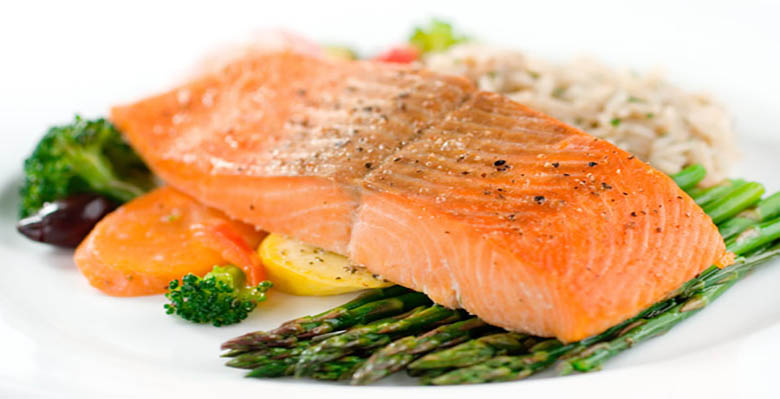 Rasvased kalad nagu makrell, heeringas, tuunikala ja lõhe on pilgeni täis oomega-3 rasvhappeid. Kaks korda nädalas kala söömine võib vähendada südamehaiguste tekkimise riski, sest vähendab põletikke ning triglütseriidide taset, ning võib isegi suurendada HDL-kolesterooli tasemeid.