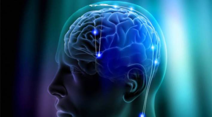 Küüslaugu soe ja aromaatne lõhn stimuleerib aju funktsioone ning see ravib unetust.